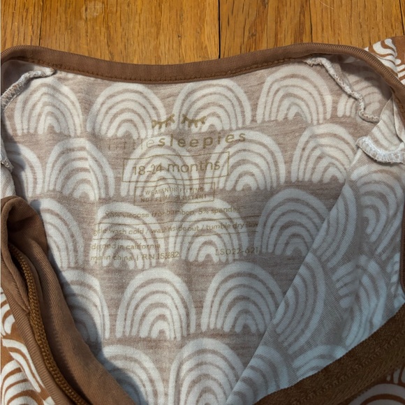 Little Sleepies Rust Rainbow Zippy - Picture 3 of 4